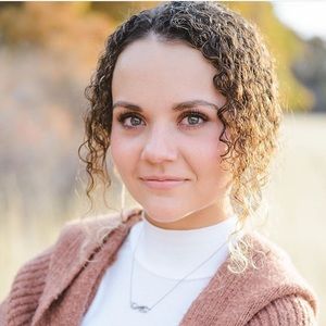 Meet your Posher, Leandra